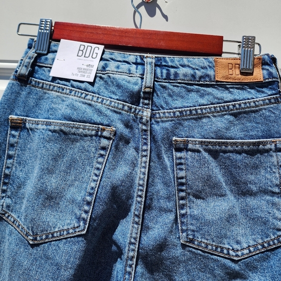 BDG Urban Outfitters Mom Blue Jeans Light Wash Pintuck Side Seams Cotton W25 L32 - Picture 8 of 8